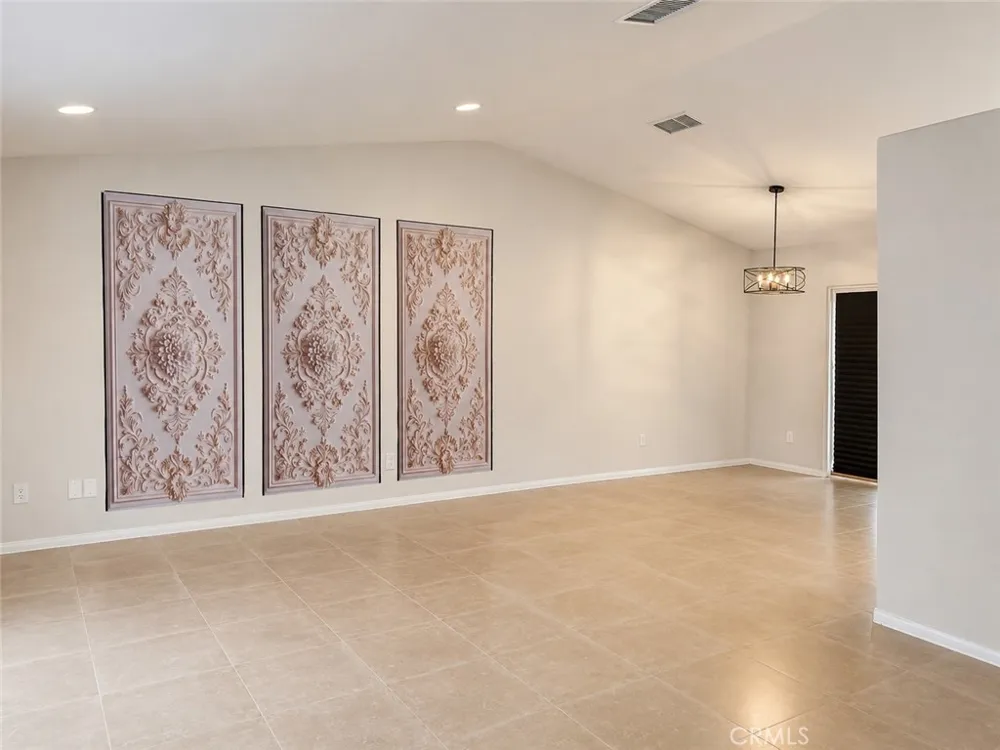 7619 DUMOSA AVENUE Yucca Valley, CA 92284