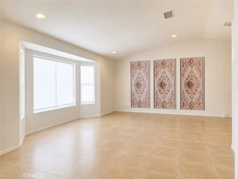 7619 DUMOSA AVENUE Yucca Valley, CA 92284