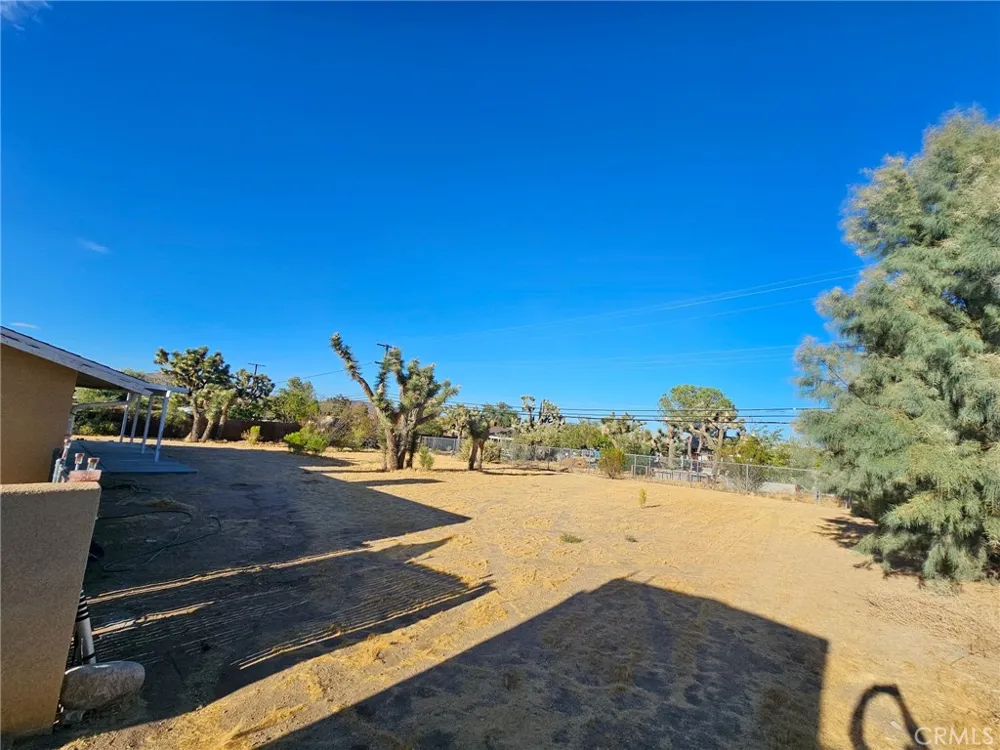 7619 DUMOSA AVENUE Yucca Valley, CA 92284