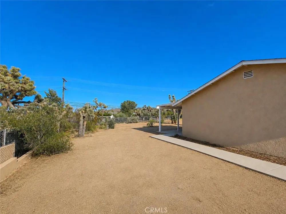 7619 DUMOSA AVENUE Yucca Valley, CA 92284