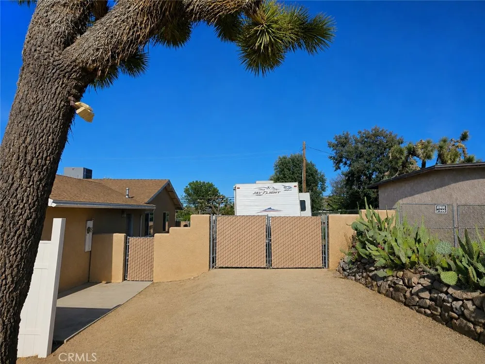 7619 DUMOSA AVENUE Yucca Valley, CA 92284