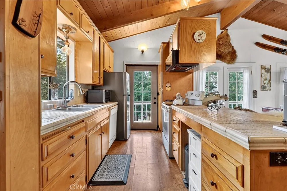 28975 Alder Terrace Cedar Glen, CA 92321