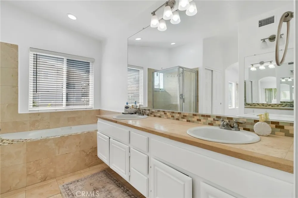 32195 Caminito Osuna Temecula, CA 92592