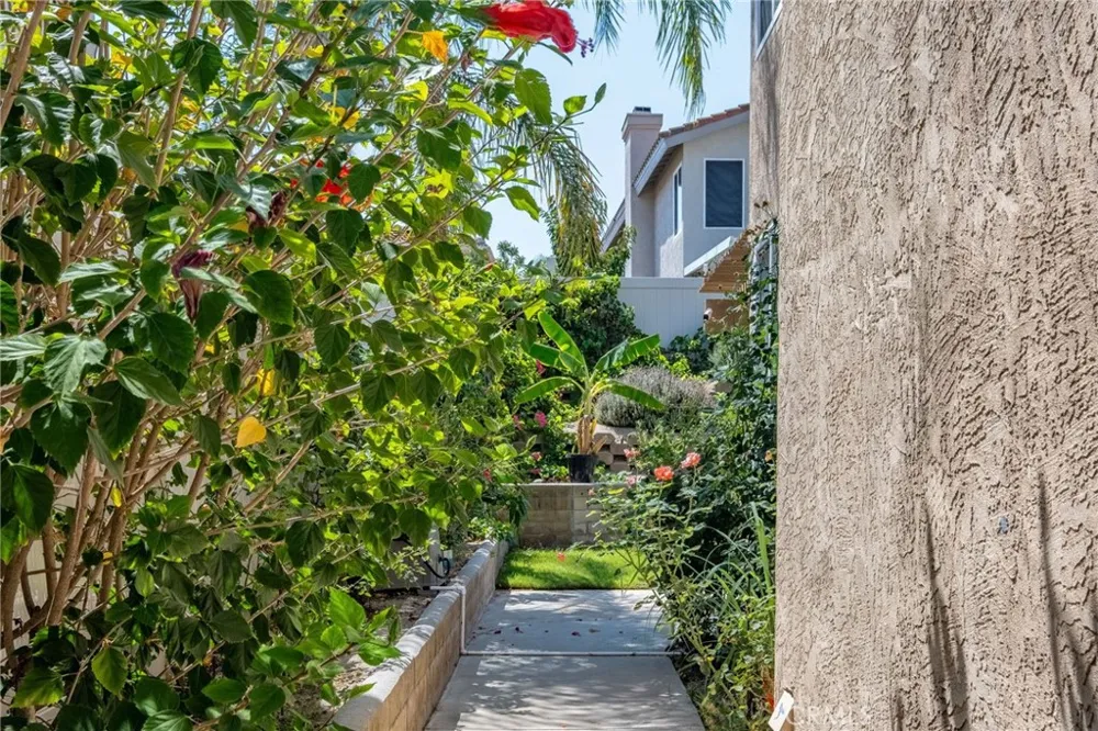 32195 Caminito Osuna Temecula, CA 92592
