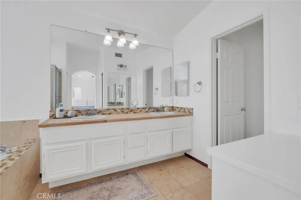32195 Caminito Osuna Temecula, CA 92592