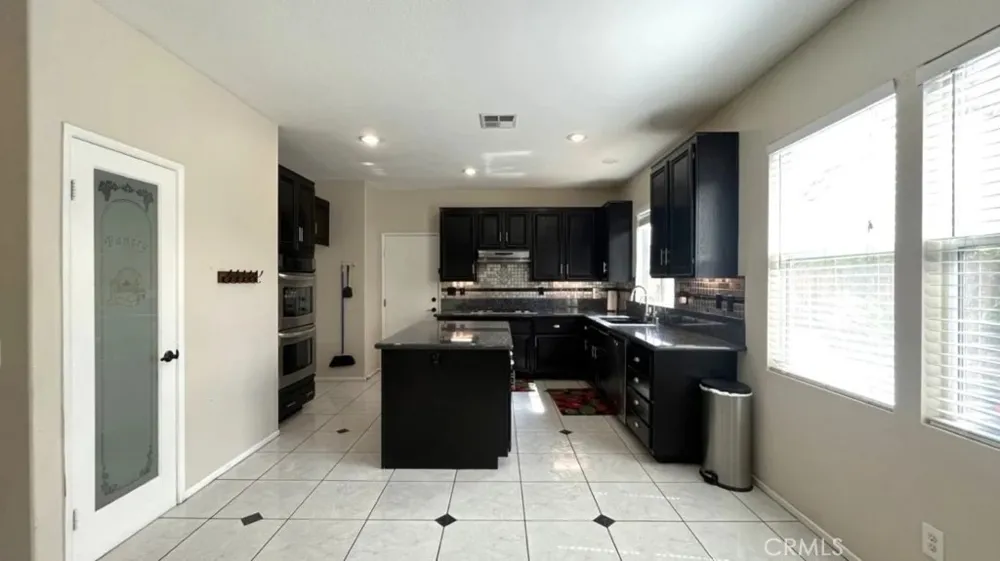 19059 Weathervane Pl. Riverside, CA 92508