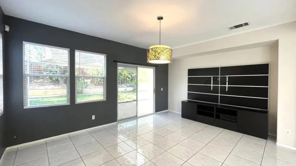 19059 Weathervane Pl. Riverside, CA 92508