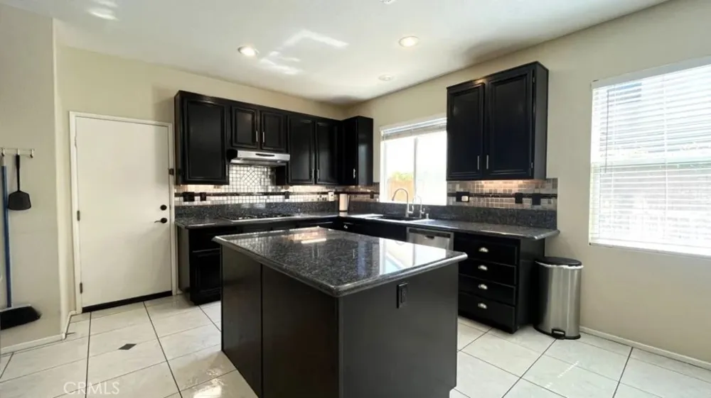 19059 Weathervane Pl. Riverside, CA 92508