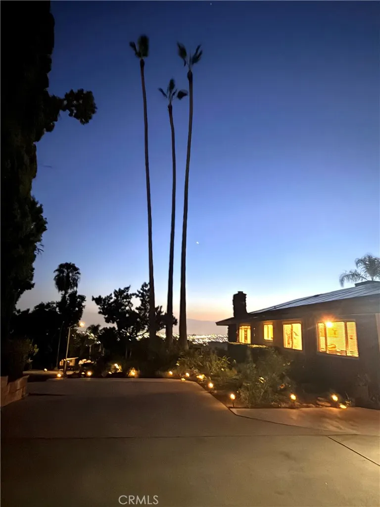 28764 Live Oak Road Highland, CA 92346