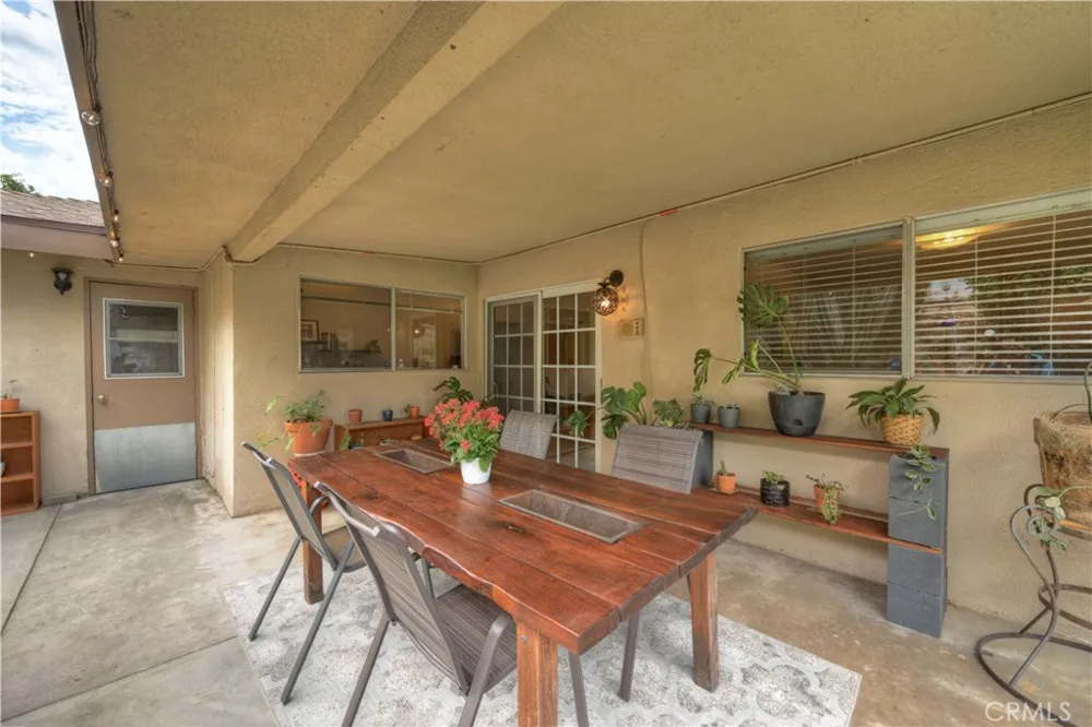 28764 Live Oak Road Highland, CA 92346