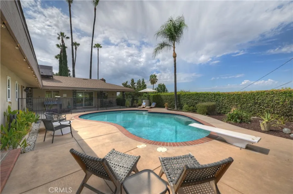 28764 Live Oak Road Highland, CA 92346