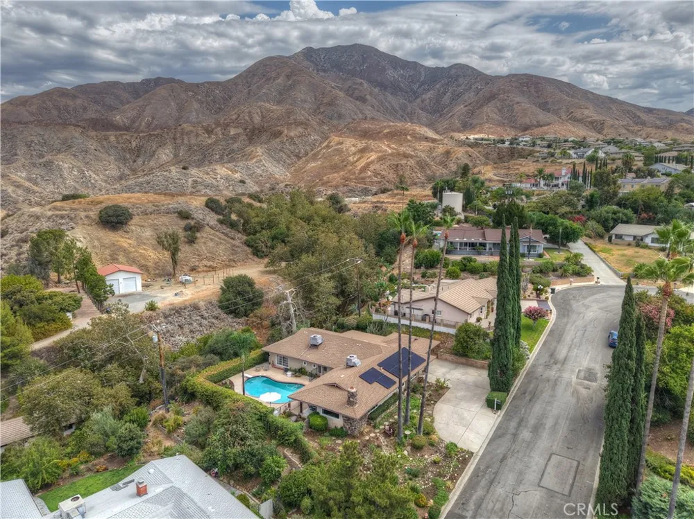 28764 Live Oak Road Highland, CA 92346