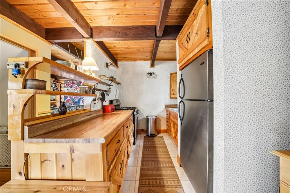 33329 Robin Drive Green Valley Lake, CA 92341