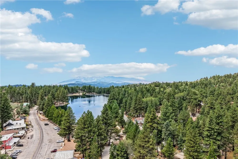33329 Robin Drive Green Valley Lake, CA 92341