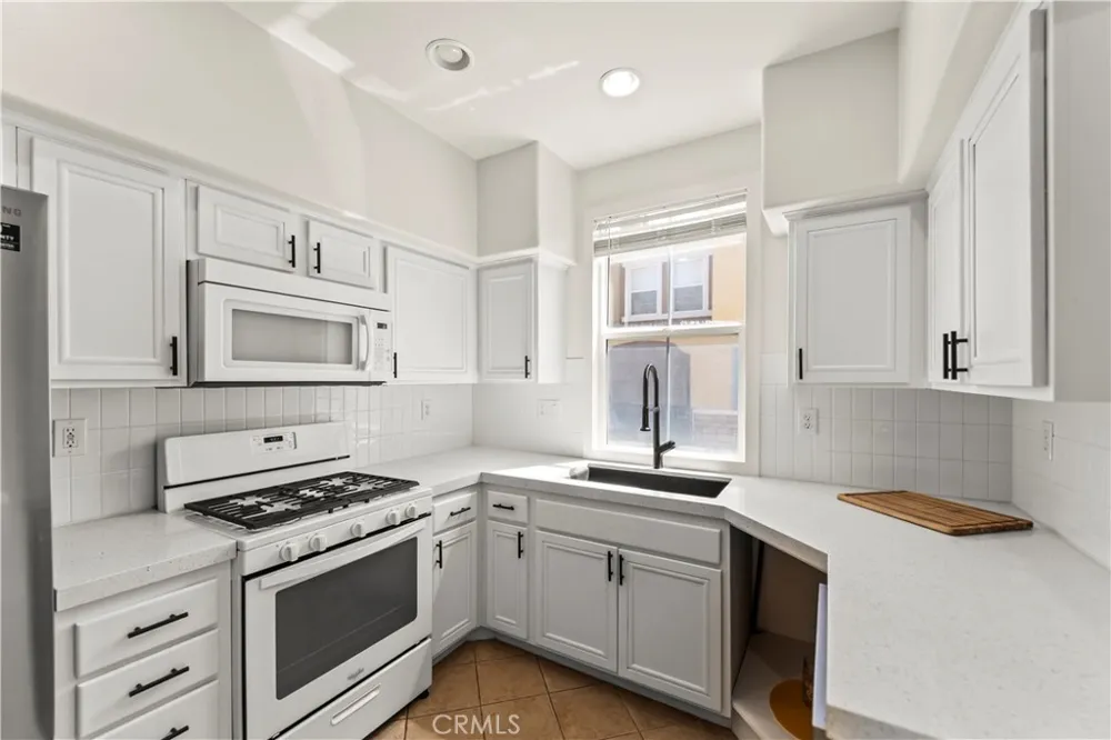 607 Terra Bella Irvine, CA 92602