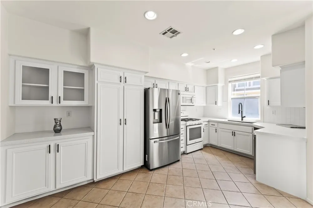 607 Terra Bella Irvine, CA 92602