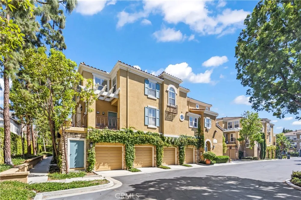 607 Terra Bella Irvine, CA 92602