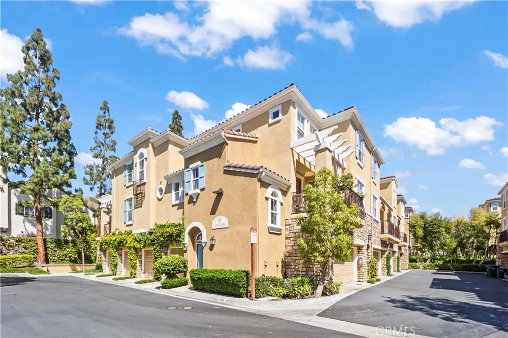 607 Terra Bella Irvine, CA 92602