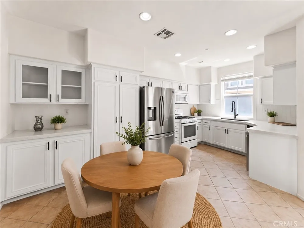 607 Terra Bella Irvine, CA 92602