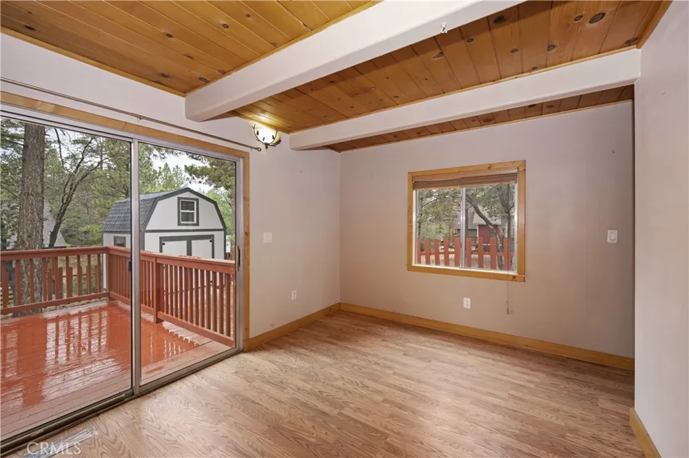 418 Sunset Lane Sugarloaf, CA 92386