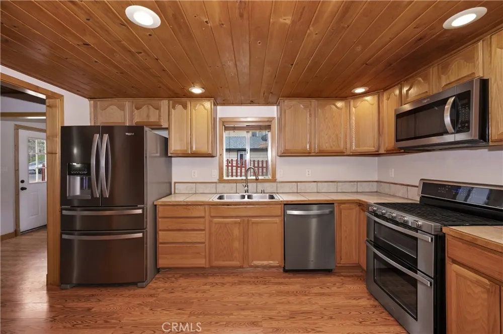 418 Sunset Lane Sugarloaf, CA 92386