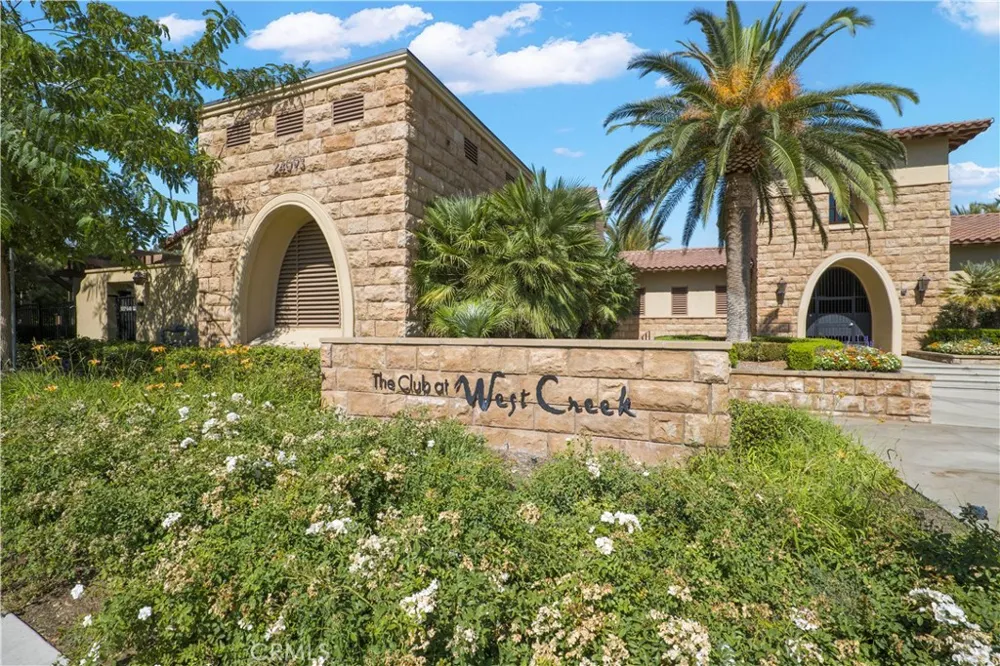 24157 Via Perla Valencia, CA 91354