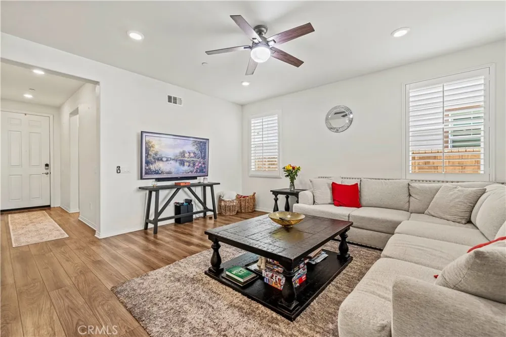 24157 Via Perla Valencia, CA 91354