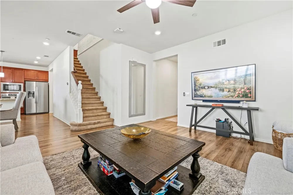 24157 Via Perla Valencia, CA 91354