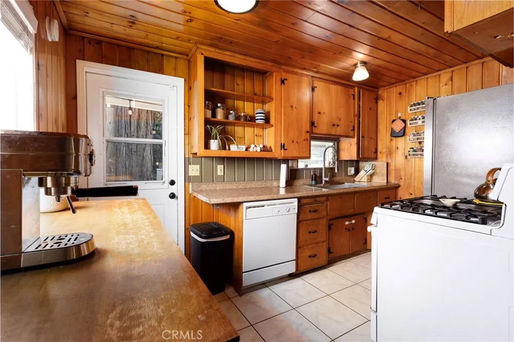 23668 Scenic Crestline, CA 92325