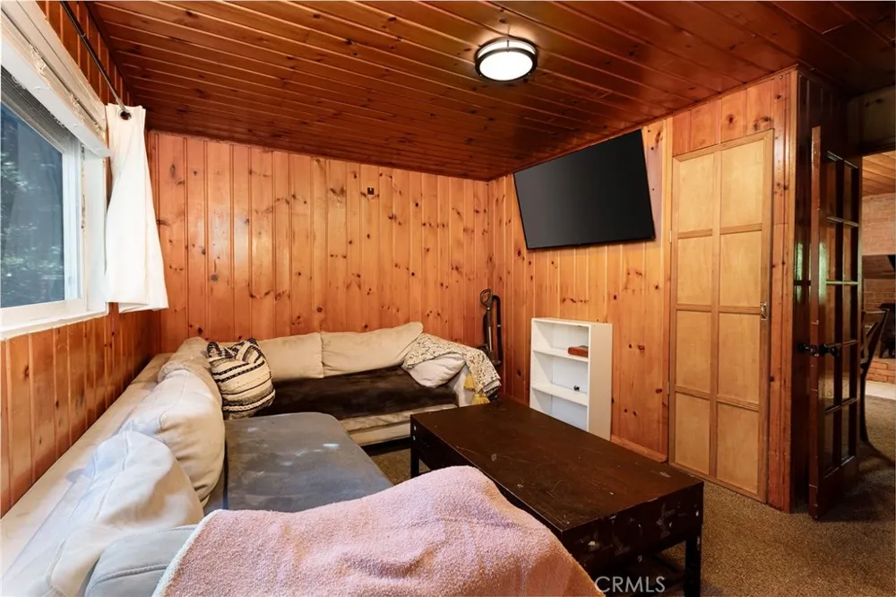 23668 Scenic Crestline, CA 92325