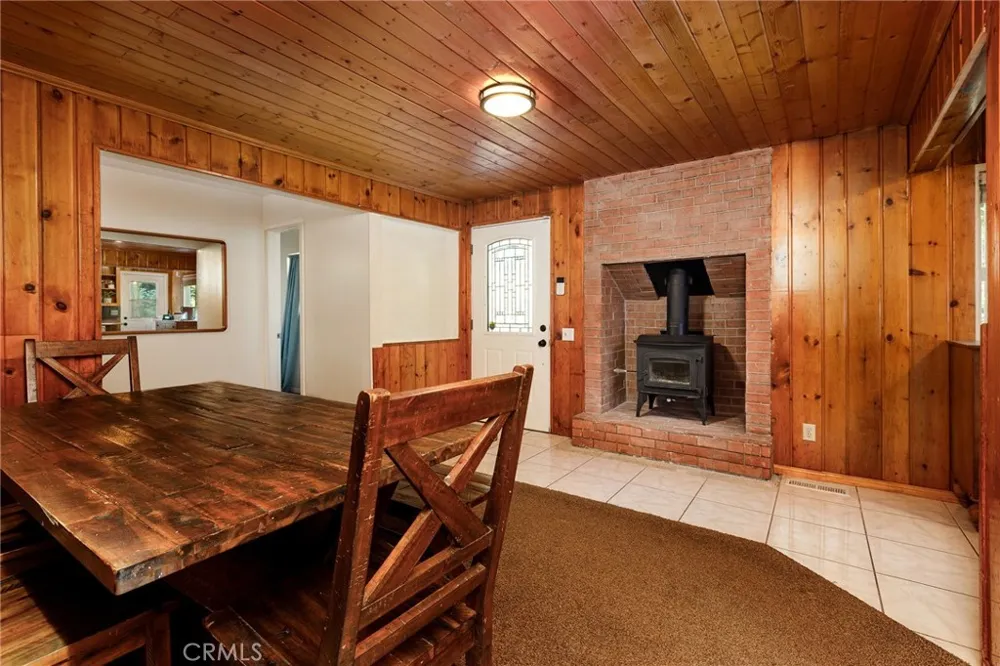 23668 Scenic Crestline, CA 92325