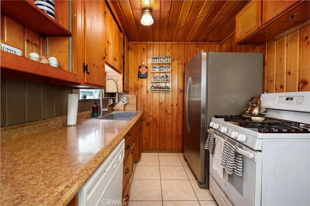 23668 Scenic Crestline, CA 92325