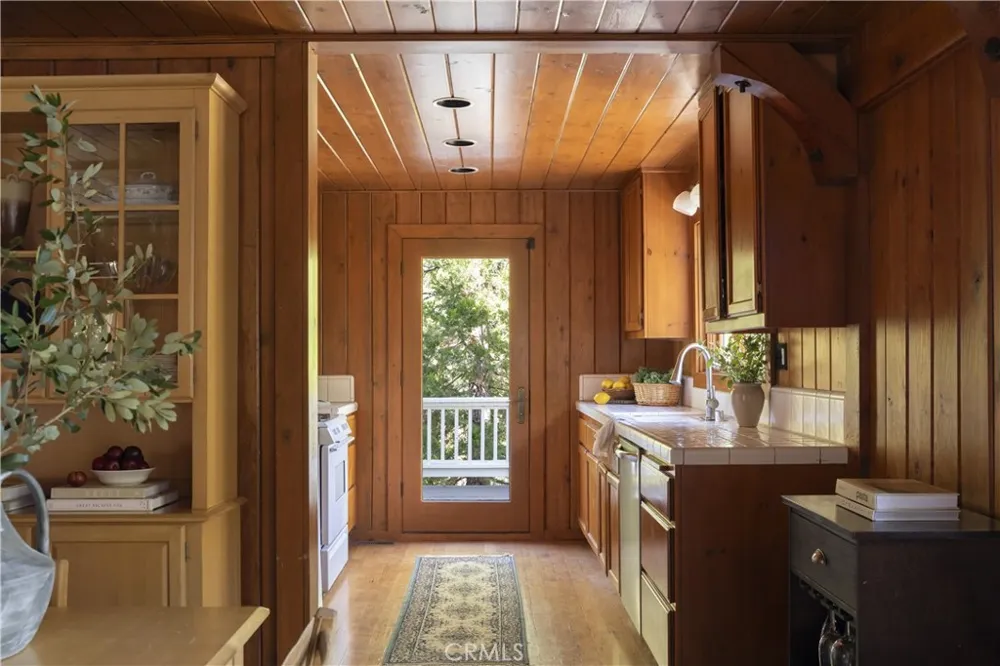 28819 North Shore Lake Arrowhead, CA 92352