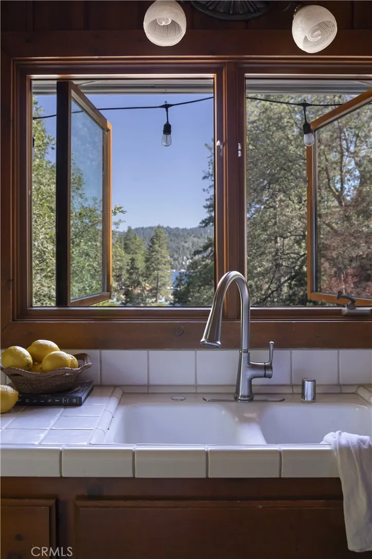 28819 North Shore Lake Arrowhead, CA 92352