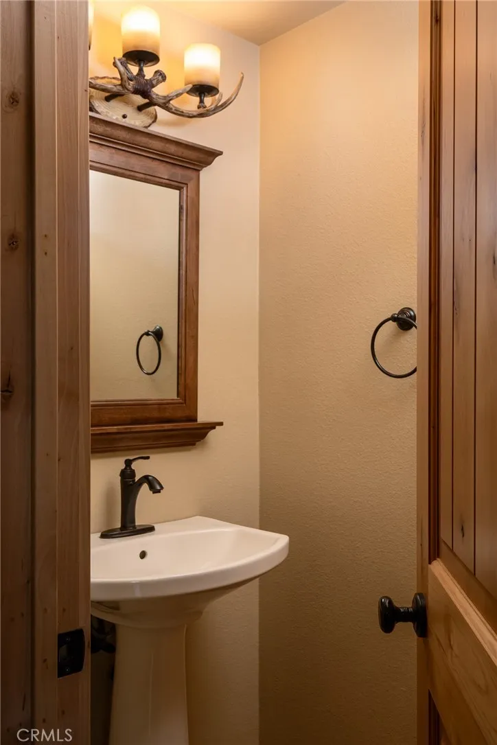 26621 Thunderbird Lake Arrowhead, CA 92352
