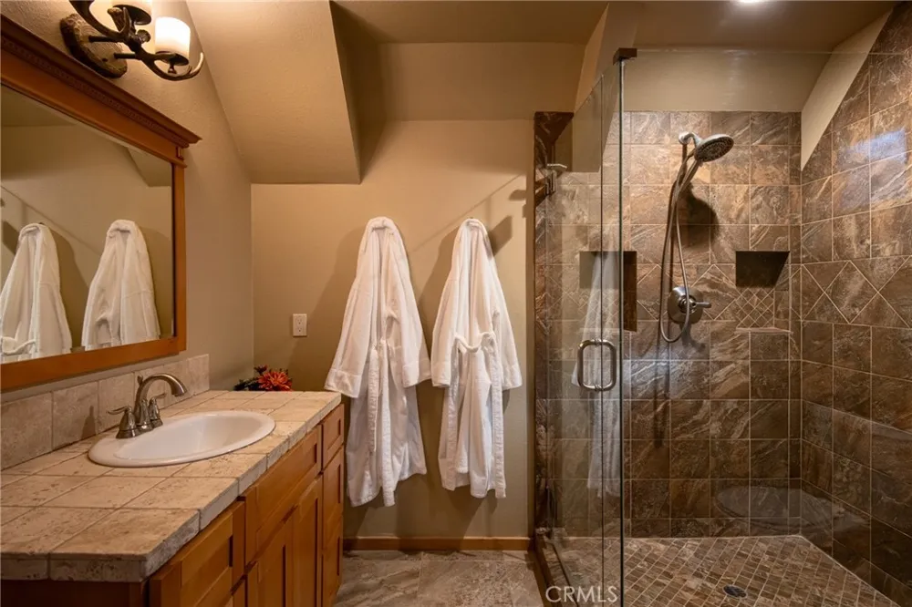 26621 Thunderbird Lake Arrowhead, CA 92352