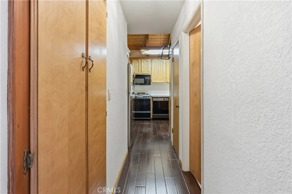 24036 Cresta Crestline, CA 92325