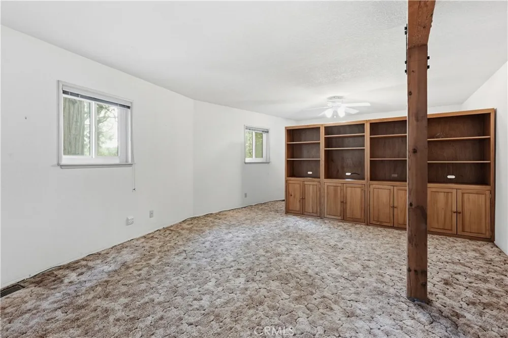 24036 Cresta Crestline, CA 92325