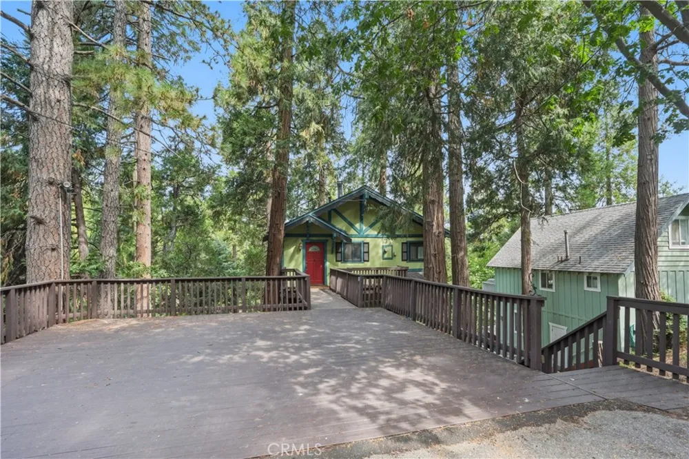 24036 Cresta Crestline, CA 92325