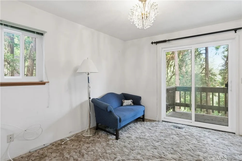 24036 Cresta Crestline, CA 92325