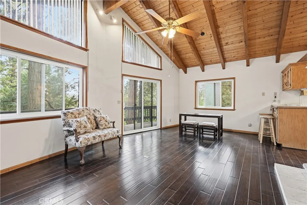 24036 Cresta Crestline, CA 92325