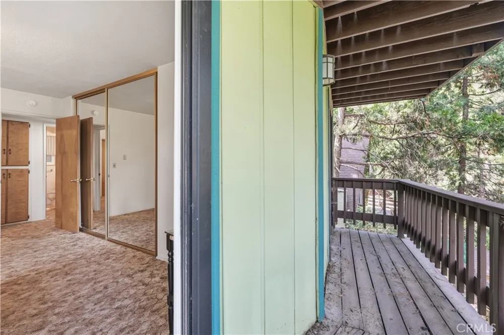 24036 Cresta Crestline, CA 92325