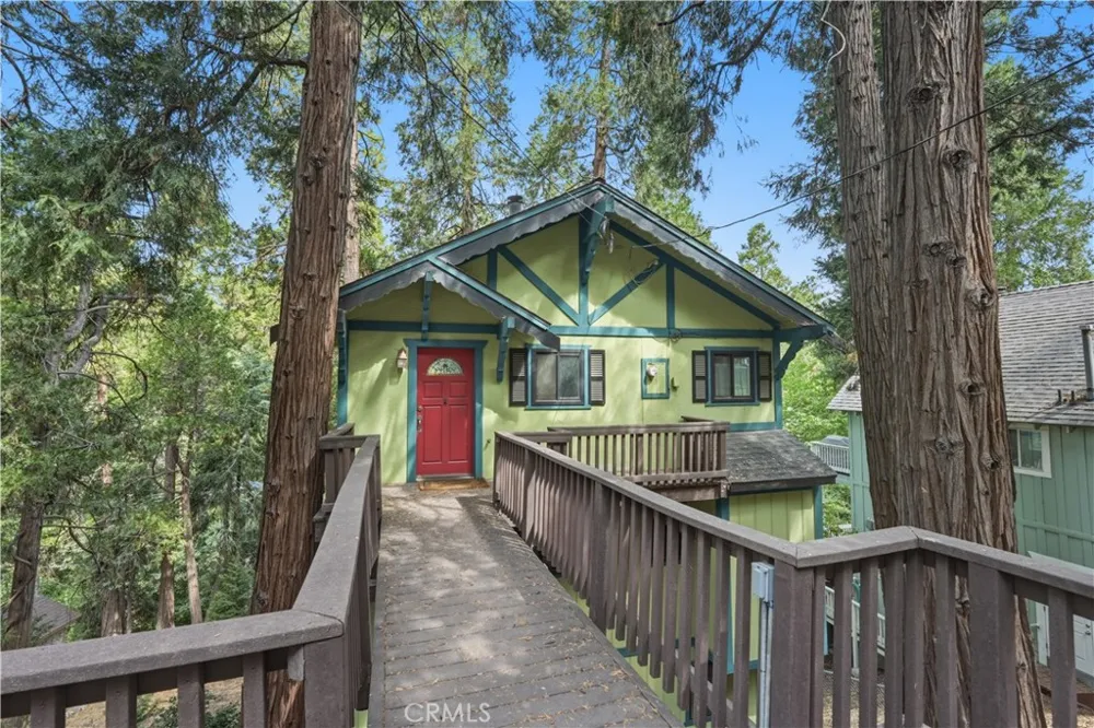 24036 Cresta Crestline, CA 92325