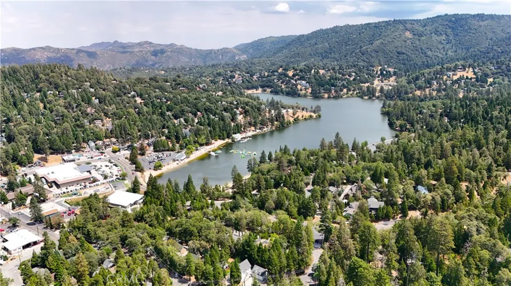 24036 Cresta Crestline, CA 92325
