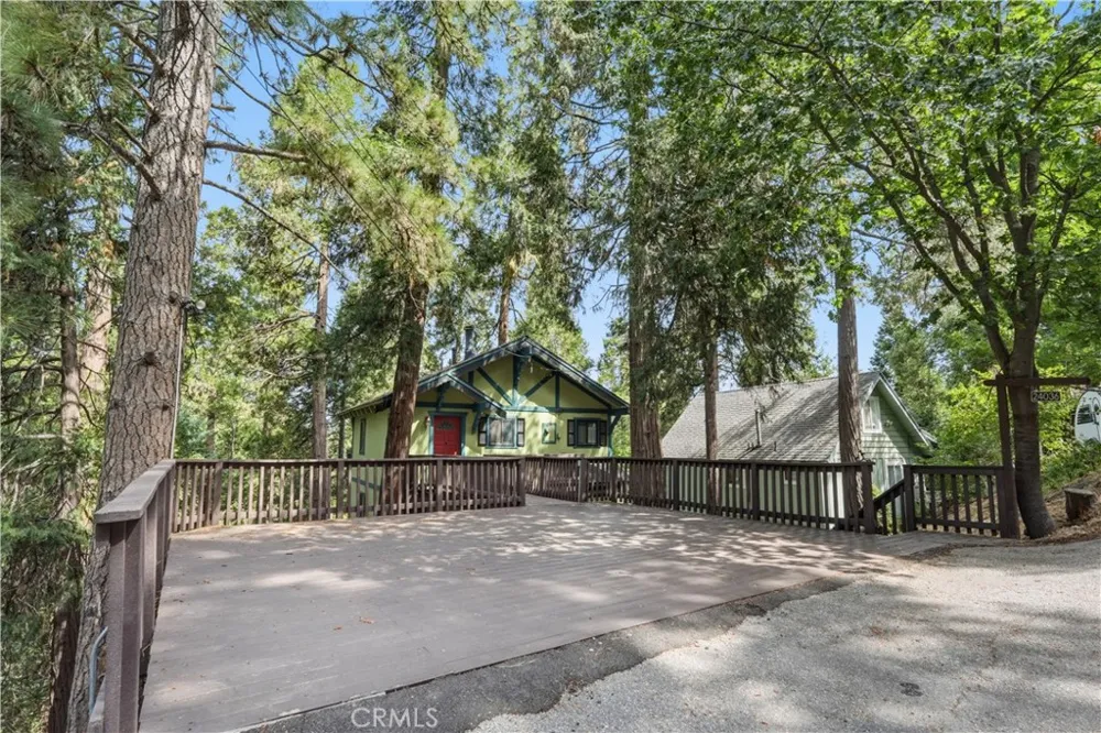 24036 Cresta Crestline, CA 92325