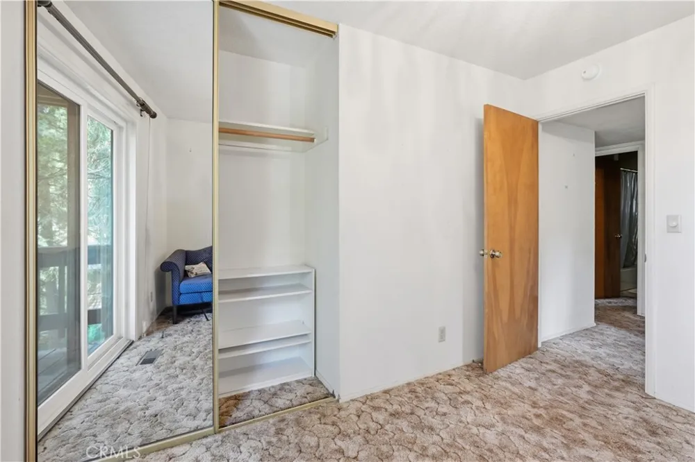 24036 Cresta Crestline, CA 92325