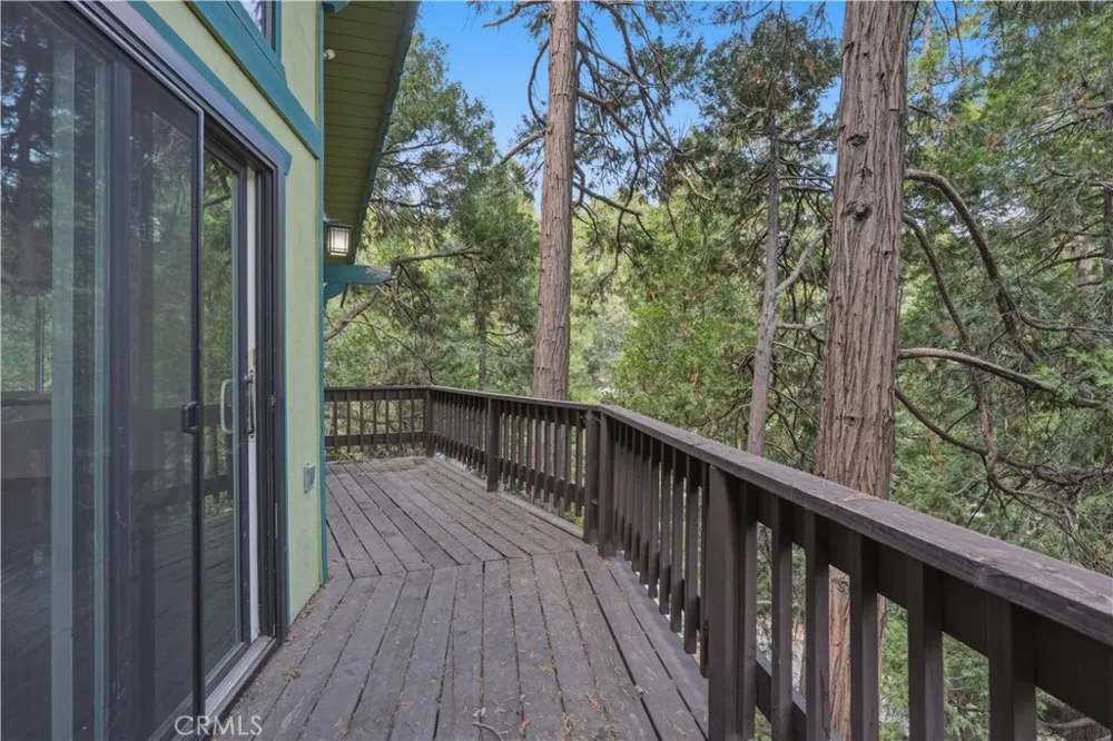 24036 Cresta Crestline, CA 92325