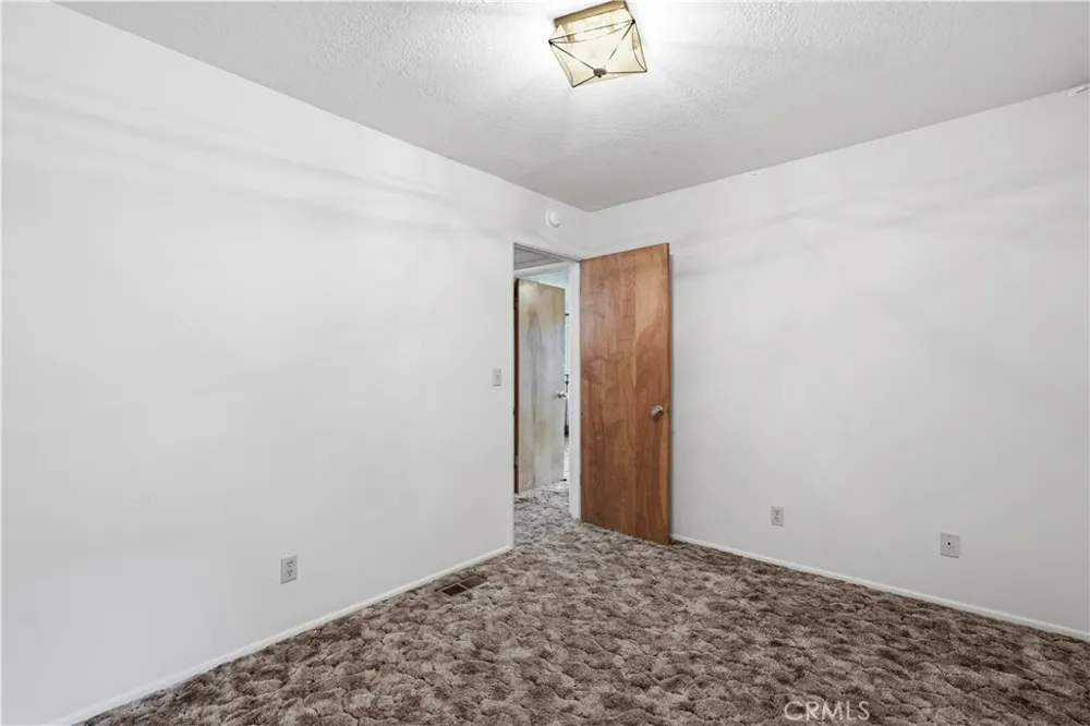 24036 Cresta Crestline, CA 92325