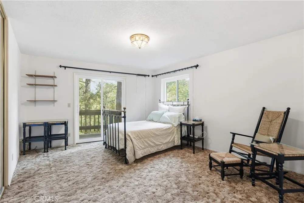 24036 Cresta Crestline, CA 92325