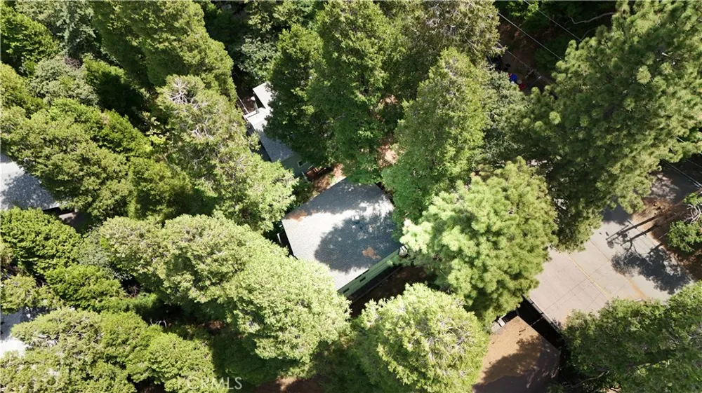 24036 Cresta Crestline, CA 92325